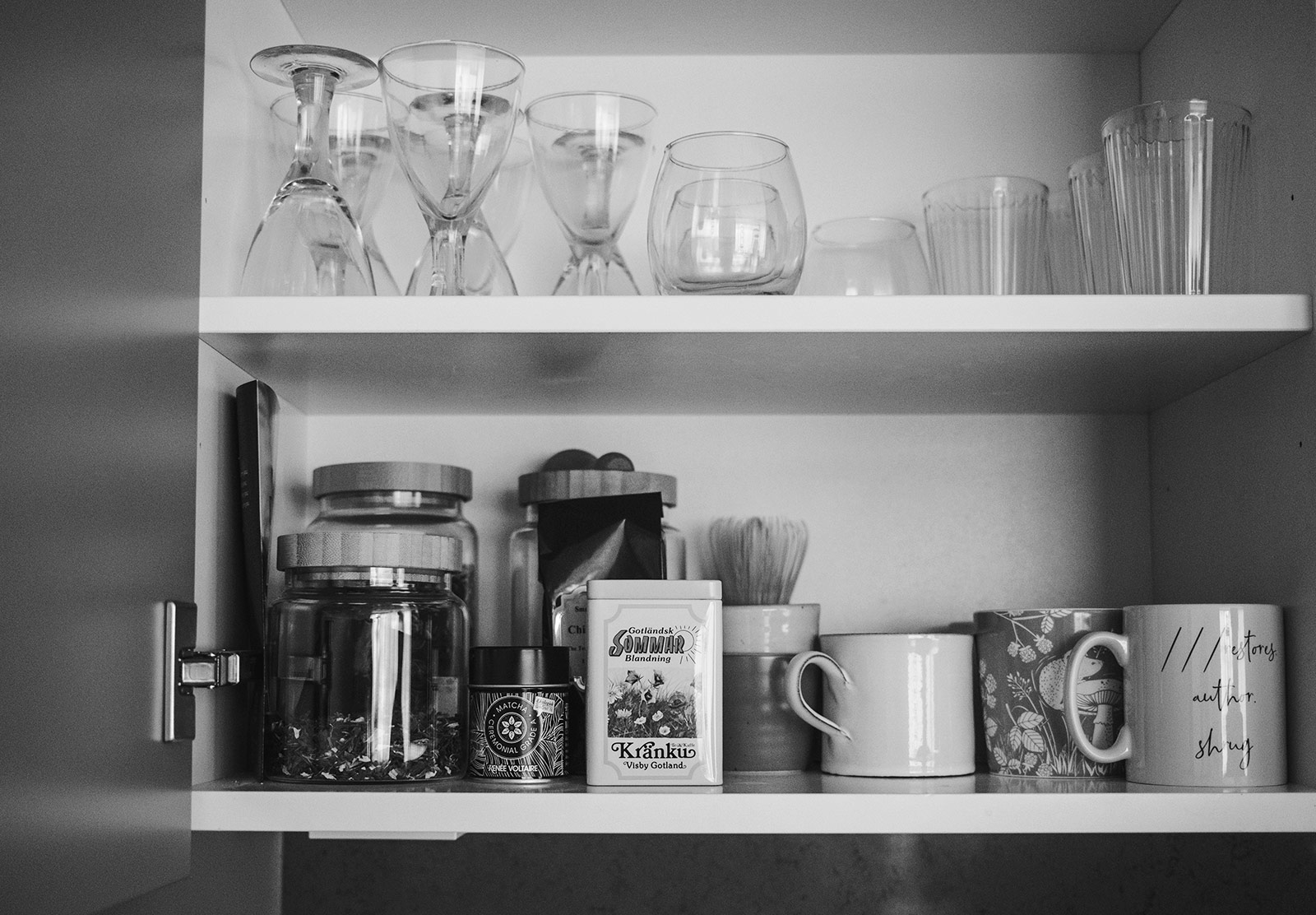 Tea and cups in cupboard