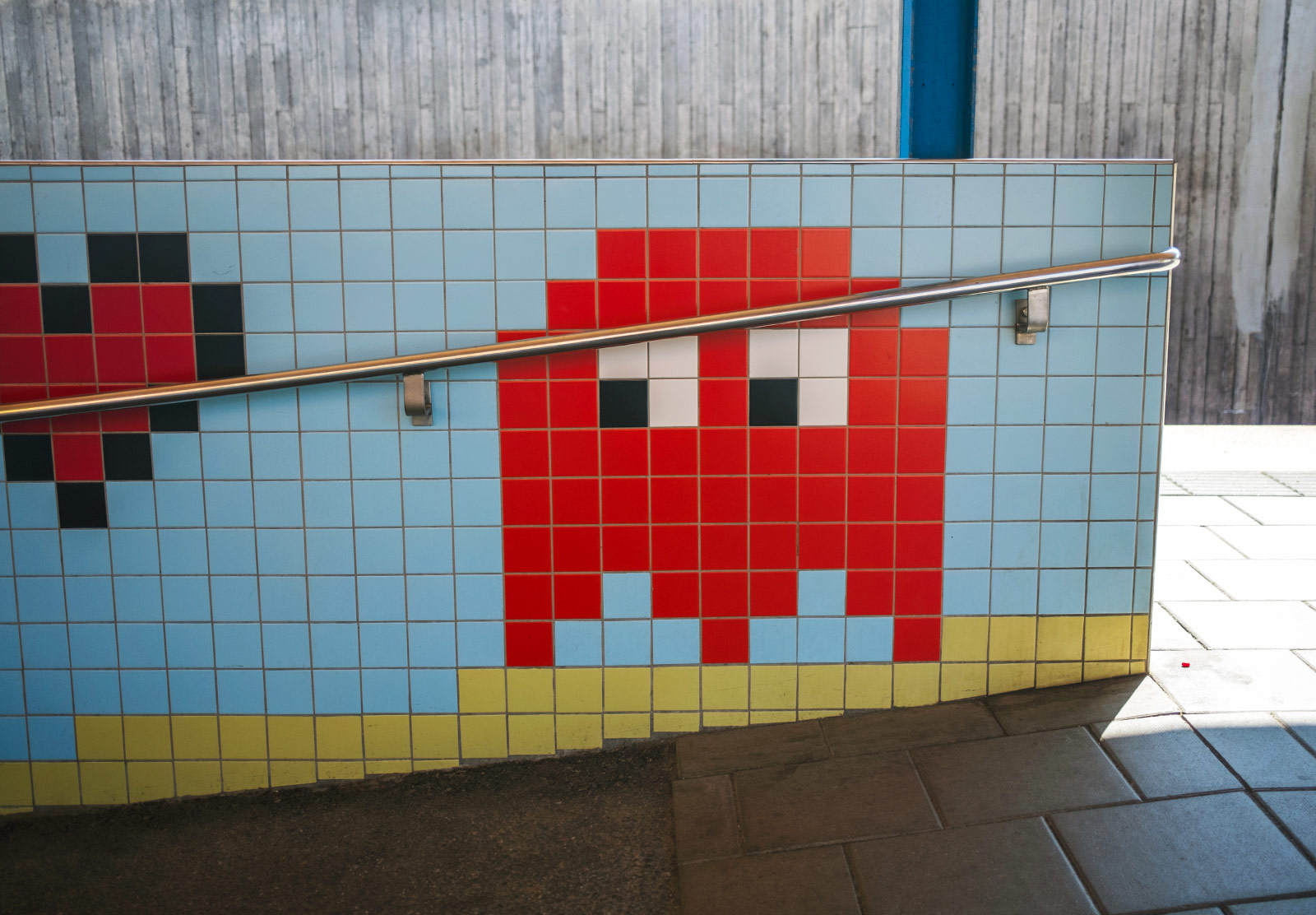 Pixel tile arrangement on wall