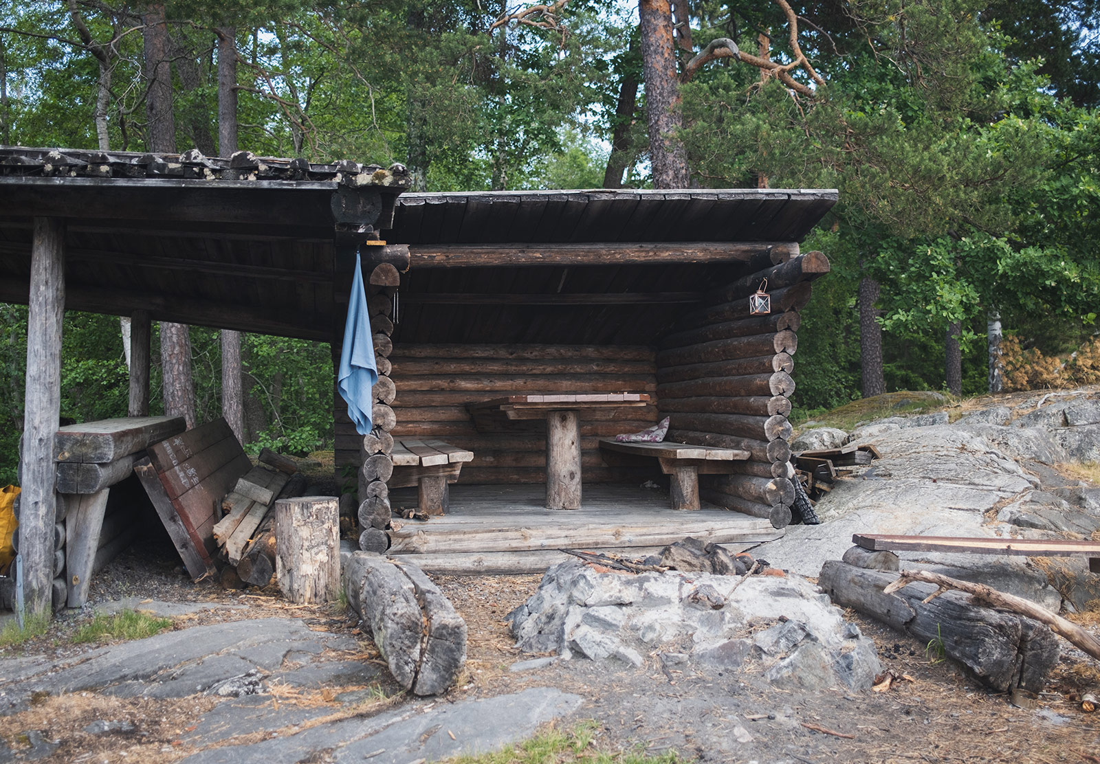 Wooden wind shelter