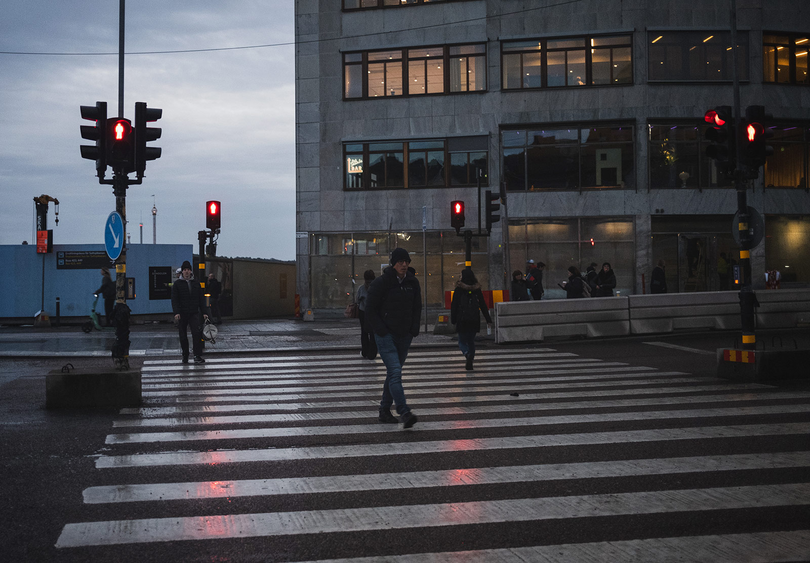 Road crossing in low light