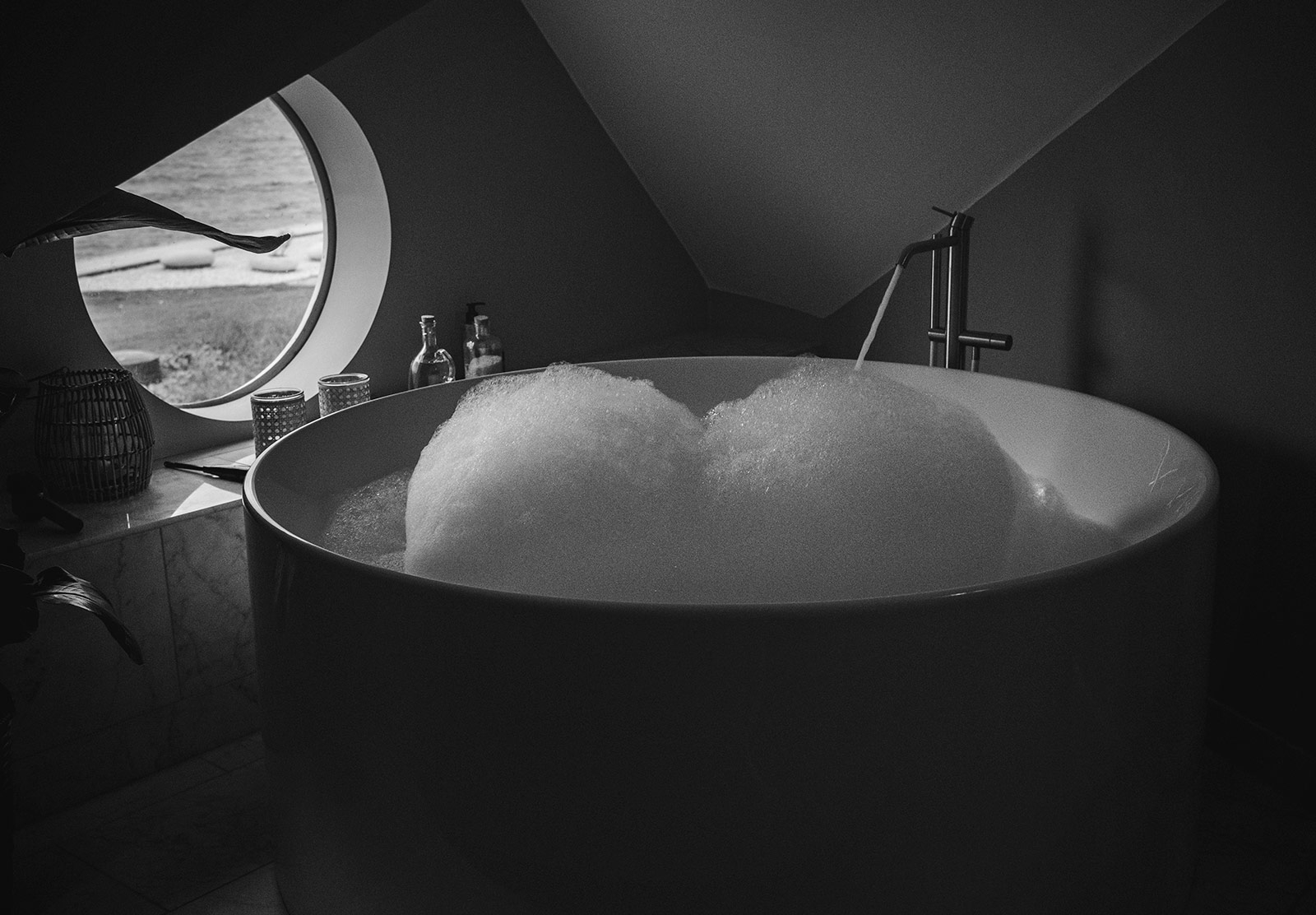 Butt shaped bath foam