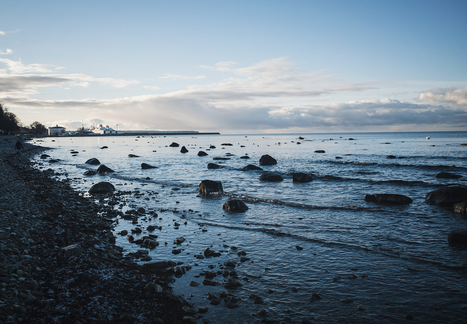 Small waves on ocean