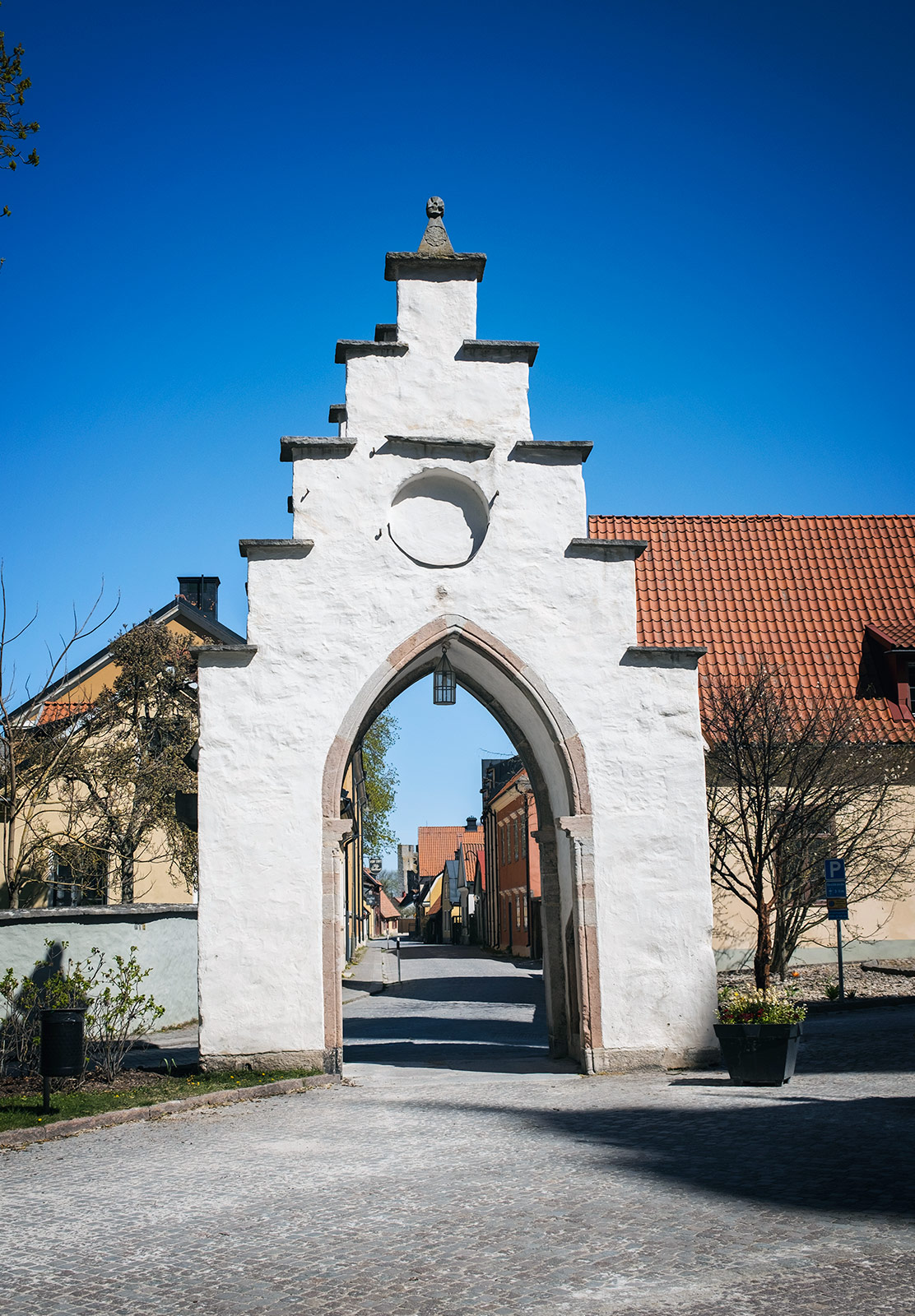 Stepped archway