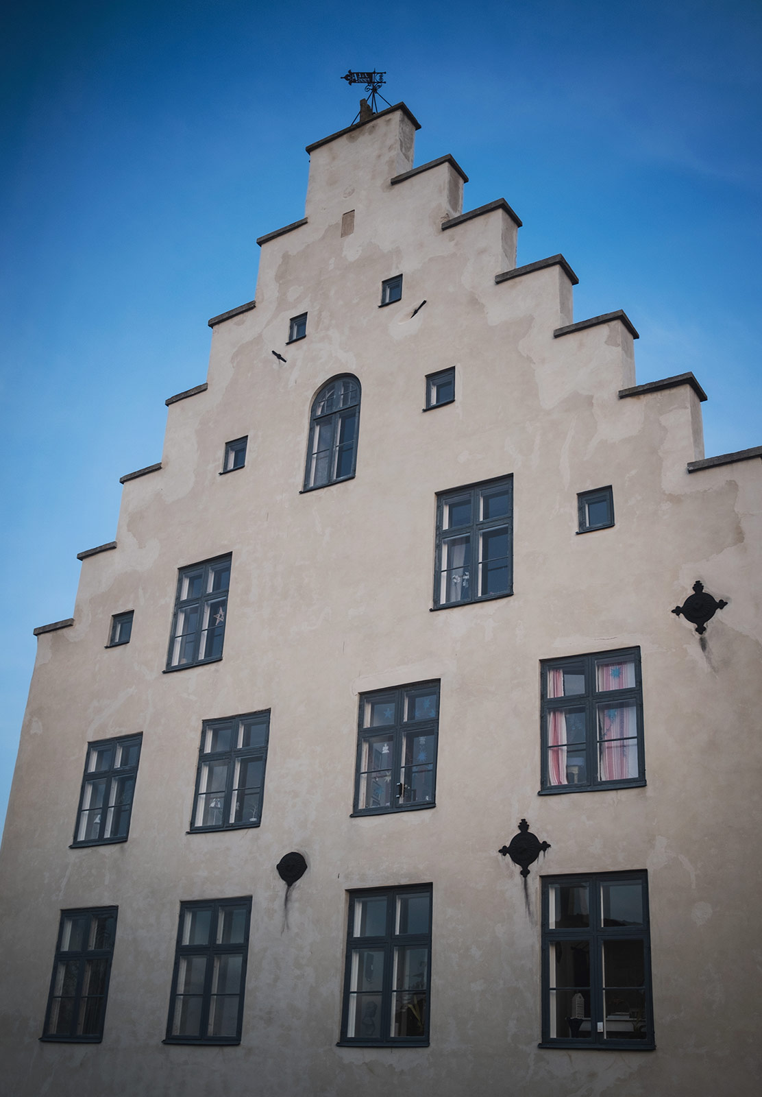 Building with stepped edges