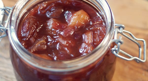 Sultana free apple and onion chutney