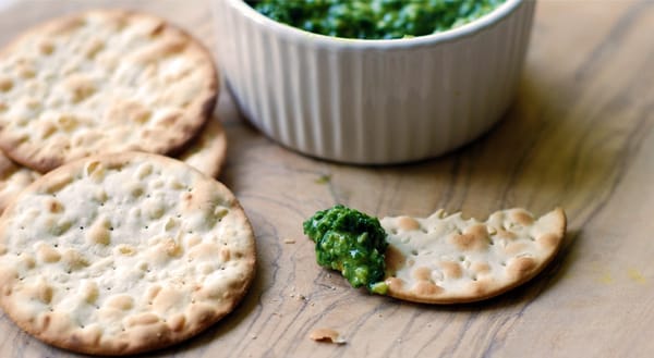 Wild garlic pesto with crackers