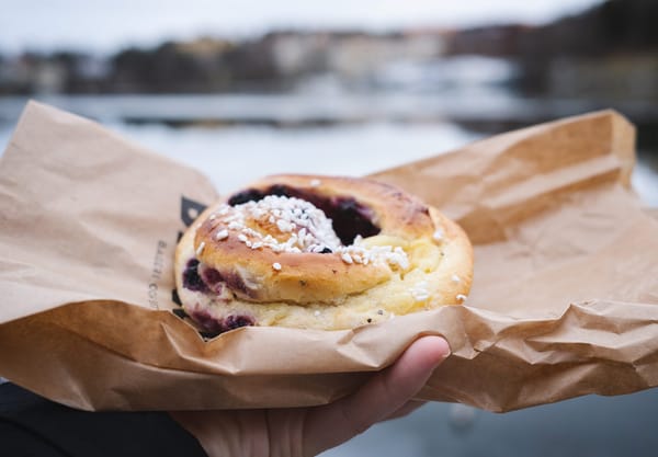 Swirled bun in hand