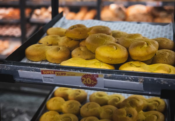 Pile of saffron buns